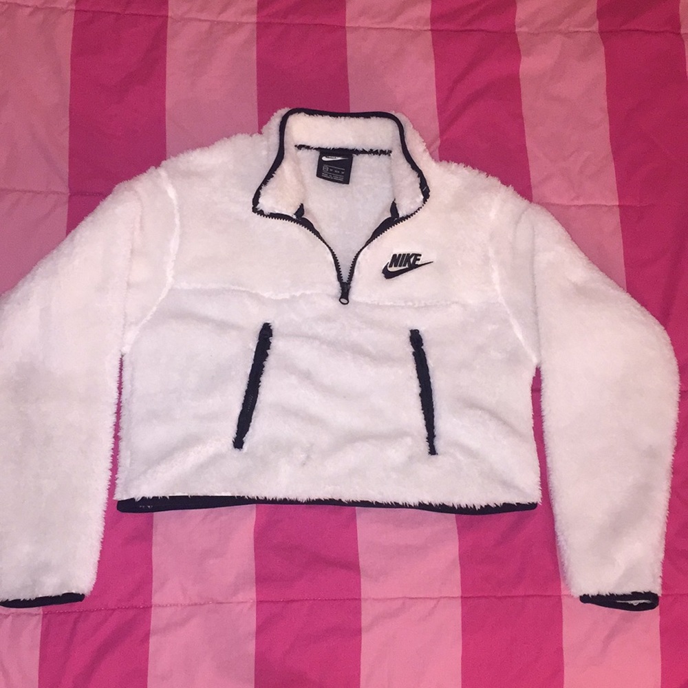 Nike Fuzzy Cropped Pullover